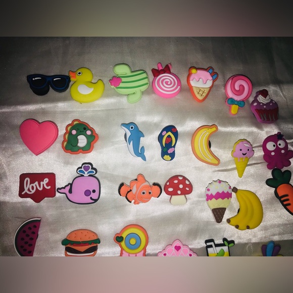happy summer 31 pcs Cute Girls Decorative Charms ForClogs Sandals Bubble Slides - Picture 2 of 9